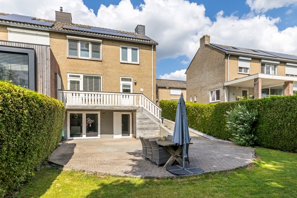 Foto - Te koop: Instapklare gemoderniseerde twee- onder- één kap woning uit 1969 met 144m2 wonen op een perceel van 391 m2 met een energielabel A in Simpelveld